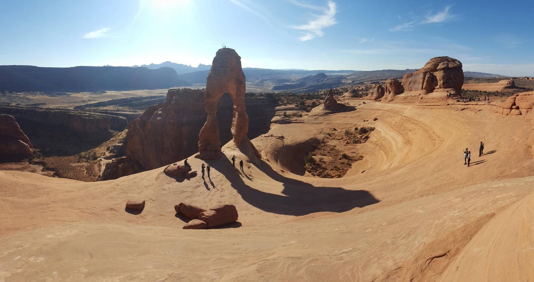 The incomparable Delicate Arch, Arches NP, Utah, USA. Bonus raven on top