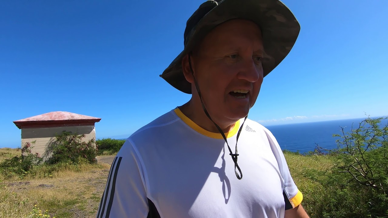 Hiking to Makapu39u Point to see the Lighthouse.