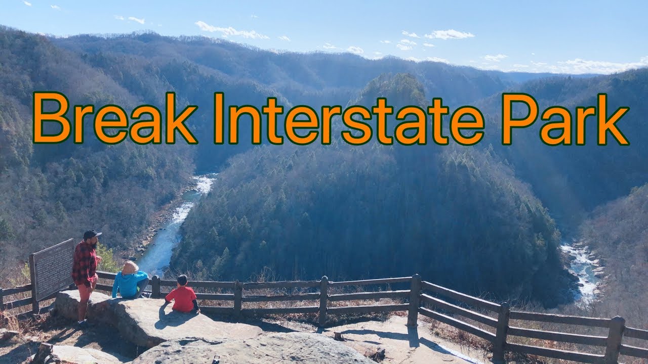 Hiking at Breaks interstate Park VirginiaKentucky