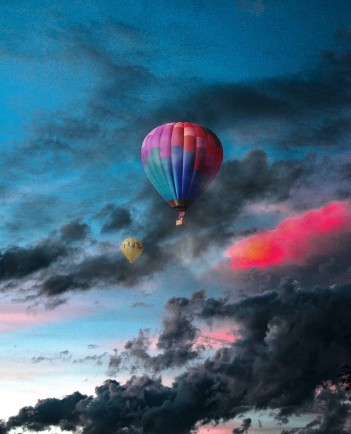 Would you go up into the sky in a hot air balloon Could be a fun Saturday activity Great shot…