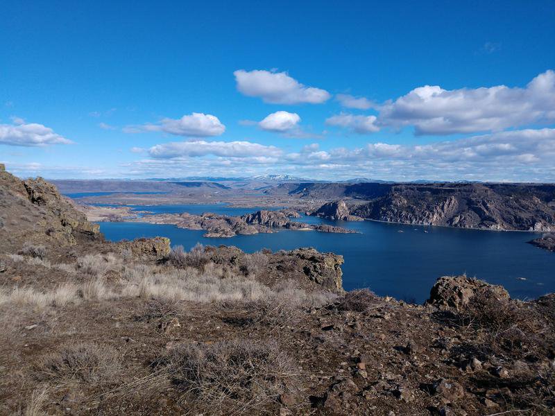 My happy place and first hike of the year. Coulee Corridor, Scablands of Eastern Washington. Steamboat Rock, Banks Lake, WA.