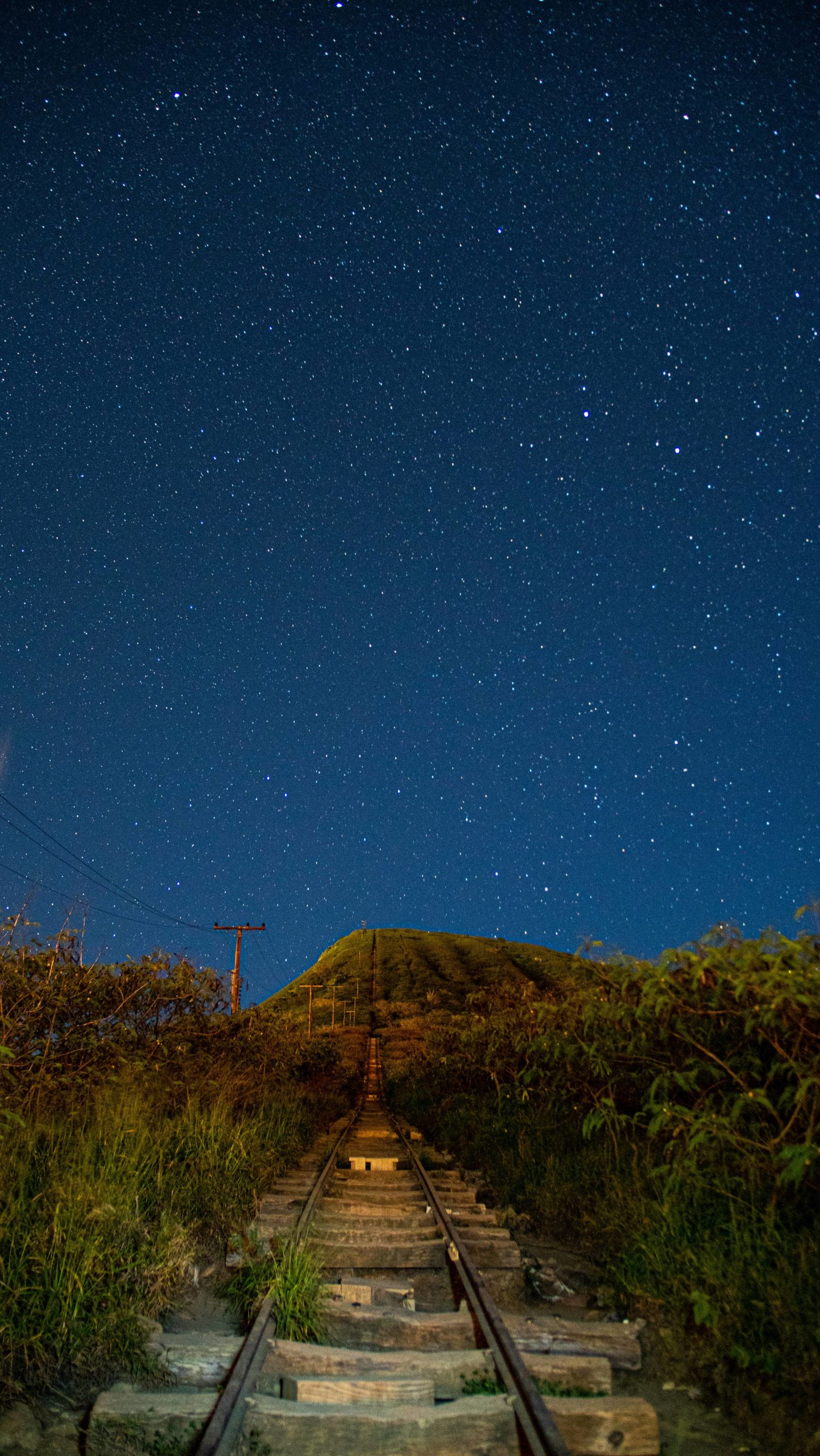 Amateur astrophorographer here This is my first post on this sub, I took this photo while on a 12 AM hike in Oahu, Hawaii