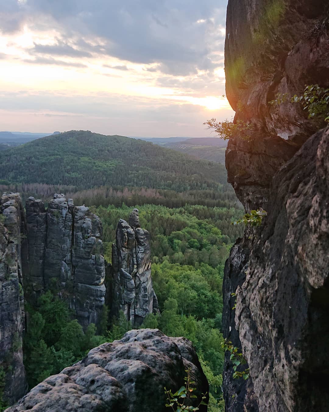 Aussichten beim Begehen der Hntzschelstiege zum Sonnenuntergang.hntzschelstiegesachsen saxo…