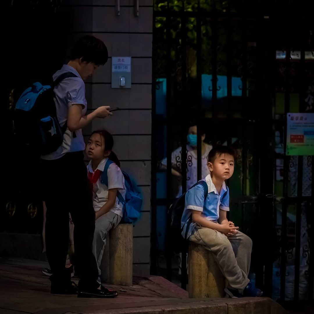 Primary school students waiting to go homestreet girl china love travel capture snapshot …