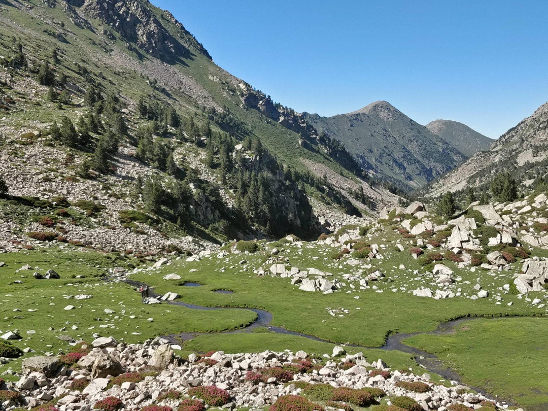 Hiking through the pyrenees towards Estanylake de Carana. 4608×3456 OC