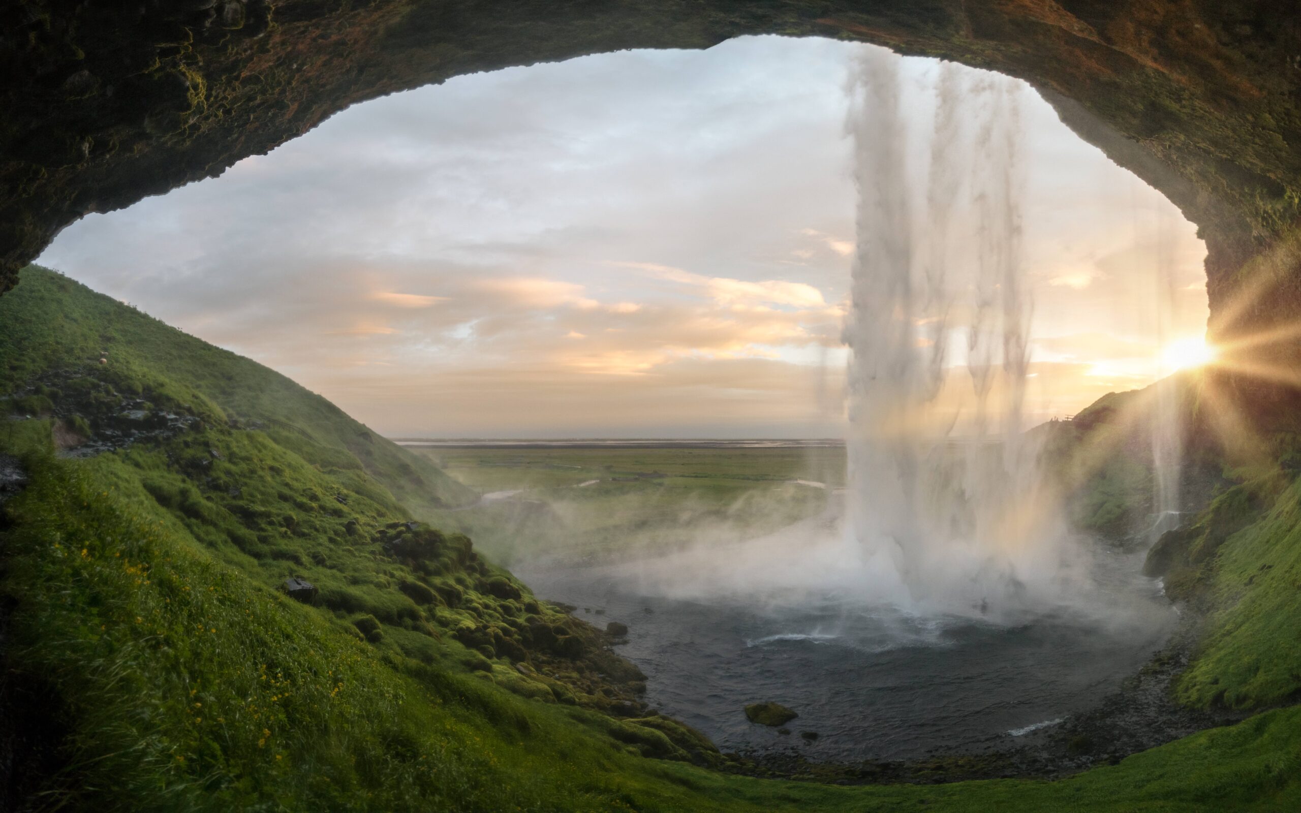 64674 I could talk about how I hiked 100 miles in Iceland, but the best photo I took was only a 2-minute walk from the parking lot OC 8000×5000