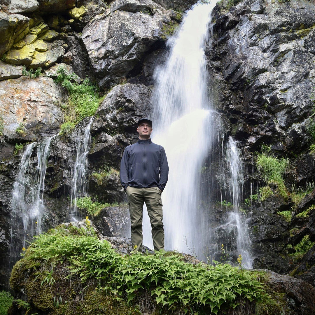 Album Hiking to five waterfalls, dressed in tech